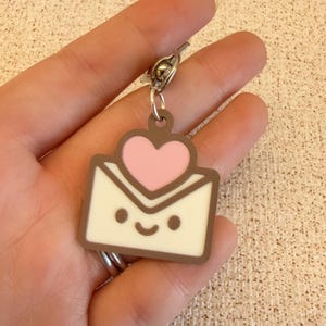 Lindo llavero con sobre y carta de amor / Charm kawaii con corazón rosa para bolso, mochila y billetera / Llavero / Recuerdo de fiesta