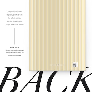 K&ouml;nnte beinhalten: Ein Notizbuchumschlag mit vertikalem Streifenmuster in Hellbeige und Gold. Der Umschlag enth&auml;lt den Text "Our journal cover is digitally printed with the latest printing techniques provide bright and crisp colors."