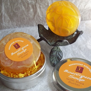 Essentiële Citrus Revitaliserende Zeep, 2 oz glycerine ambachtelijke zeep met etherische oliën en zeepsnippers in een rond blik