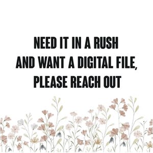 以下が含まれることがあります： 白い背景に黒いテキスト「NEED IT IN A RUSH AND WANT A DIGITAL FILE, PLEASE REACH OUT」が書かれています。画像の下部には、ピンク、ベージュ、緑の色合いの水彩画の花柄のデザインがあります。