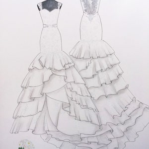 Peut inclure: Une illustration dessinée à la main de deux robes de mariée avec un bouquet de fleurs blanches. Les robes sont toutes les deux blanches et ont une silhouette de sirène avec plusieurs couches de volants. Le texte "August 15, 2015" est écrit dans le coin inférieur droit.