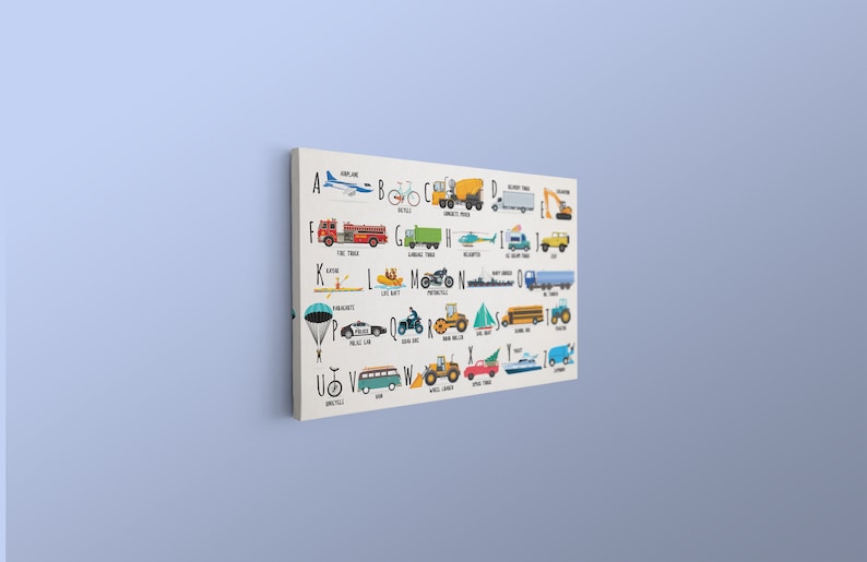 Puede incluir: Un gr&aacute;fico de alfabeto colorido con ilustraciones de varios veh&iacute;culos y m&eacute;todos de transporte, como un avi&oacute;n, una bicicleta, un cami&oacute;n de concreto, una excavadora, un cami&oacute;n de bomberos, un cami&oacute;n de basura, un helic&oacute;ptero, un jeep, un kayak, una balsa salvavidas, una motocicleta, un velero, un autob&uacute;s escolar, un tractor, un monociclo, una camioneta, una pala de ruedas, un yate y una mezcladora de concreto. Cada letra del alfabeto est&aacute; emparejada con una imagen correspondiente y el nombre del veh&iacute;culo.
