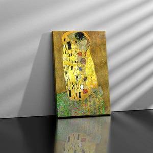 The Kiss by Gustav Klimt Canvas – Romantic Gold Foil Wall Art Print – Art Nouveau Couple Embrace – Famous Love Painting Reproduction