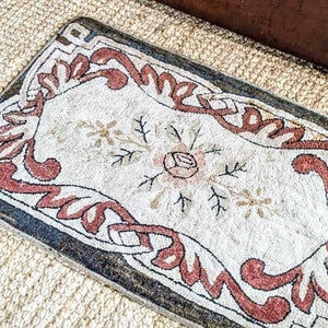 Antique 19th century hooked rug Primitive Red, Pink flower patterns 26x38 New England RARE Handmade rug