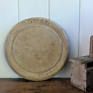 Antique English Bread Board, Hand Carved &quot;Bread&quot;, 11&quot; Round Wooden Cutting Board, 1900s Rustic Farmhouse Kitchen Decor