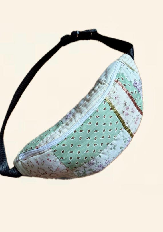 Handmade quilt belt bag Upcycled Vintage Quilt Fanny Pack | Vintage Quilt Cross Body  main image 4