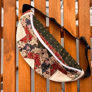 Upcycled Fanny Pack/Belt Bag | Vintage Quilt Blanket Fanny Pack | Reworked Vintage Quilt Bag | Upcycled Sling Bag | Recycled Old Quilt