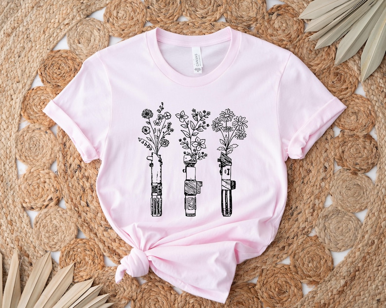 Star Wars Floral Lightsaber Shirt, Women's Star Wars Shirt, Galaxy's Edge Shirt, Darth Vader Shirt, Disney World Shirt, Star Wars Lover Gift imagem 2