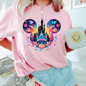 Retro Watercolor Disney Castle shirt, Disney world Disneyland Shirt, Mickey Balloon Tee, Disney Family Vacation Shirt, Magic Kingdom Shirts zdjęcie 1