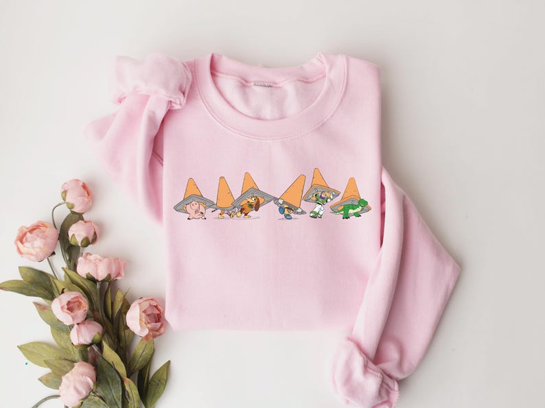 Camiseta de Toys Crossing, camiseta de Toy Story, camiseta retro de Disney Toy Story, camiseta de personajes de Toy Story, camisetas de Disney Family Trip imagen 2