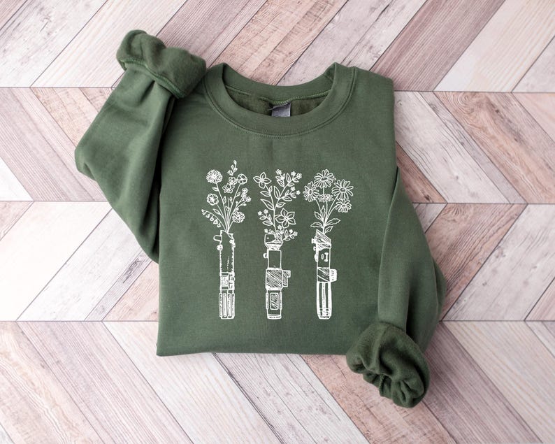 Star Wars Floral Lightsaber Shirt, Women's Star Wars Shirt, Galaxy's Edge Shirt, Darth Vader Shirt, Disney World Shirt, Star Wars Lover Gift imagem 1