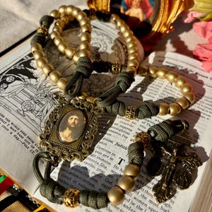 Rosario Ecce Homo verde militare in paracord, regali per lui, regali per marito, regali per papà, regali cattolici, Santo Volto di Gesù, Passione di Cristo