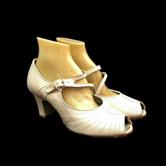 Vintage 30s Pumps White Shoes Leather Peep Toe Mar