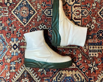 Vintage 90s John Fluevog Provogs White Leather Ankle Boots withblue rubber platform soles