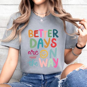 Camiseta "Dias melhores estão a caminho" - Camiseta sobre saúde mental, camiseta com afirmação positiva, camiseta motivacional, camiseta inspiradora