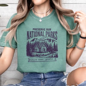 Koszulka Vintage Protect Our National Parks - Protect Our Parks Tee, koszulka unisex z nadrukiem barwionym na odzieży, natura, grunty publiczne, dzika przyroda