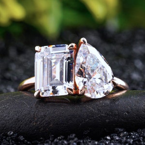 Emerald & Pear Cut Lab Diamond Engagement Ring, Toi Et Moi Ring, 18K Solid Rose Gold Anniversary Ring, Two Stone Wedding Ring, Bridal Ring.
