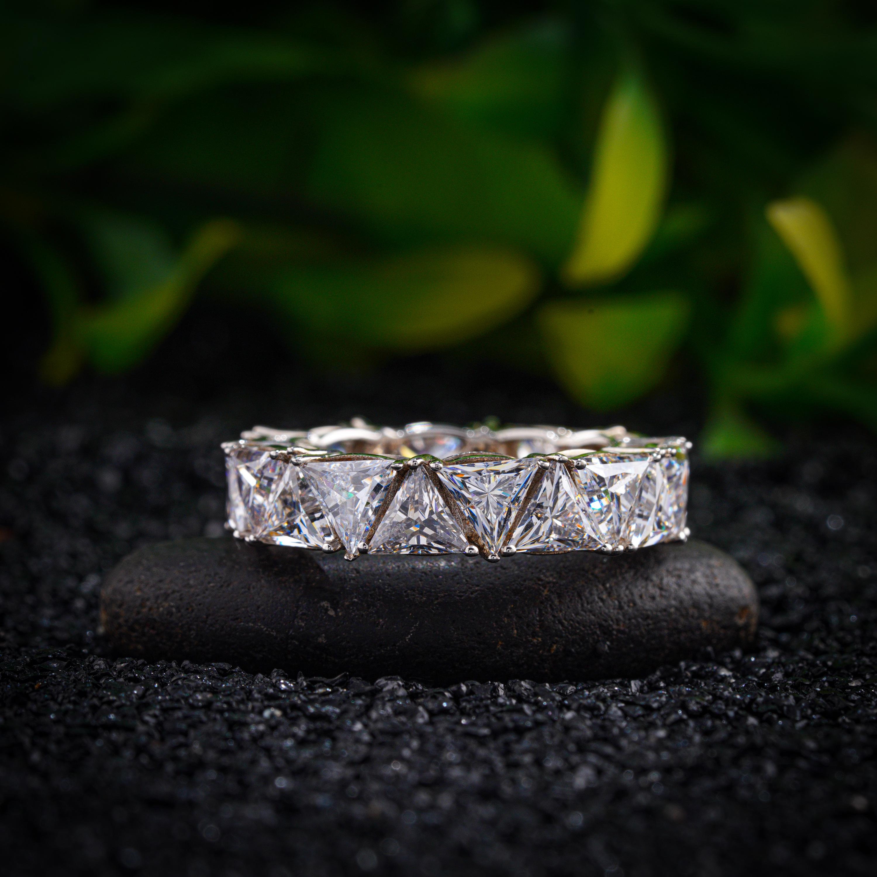 Triangle Diamond Band in 18k Yellow Gold, Modern Womens Wedding band with Trillion Diamonds, Full Eternity Band Dainty Band Gift For Her
