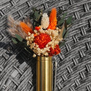 Boutonniere rústico con forma de bala – Flor de solapa para boda con forma de bala dorada – Boutonniere floral seco estilo bohemio para novios de caza