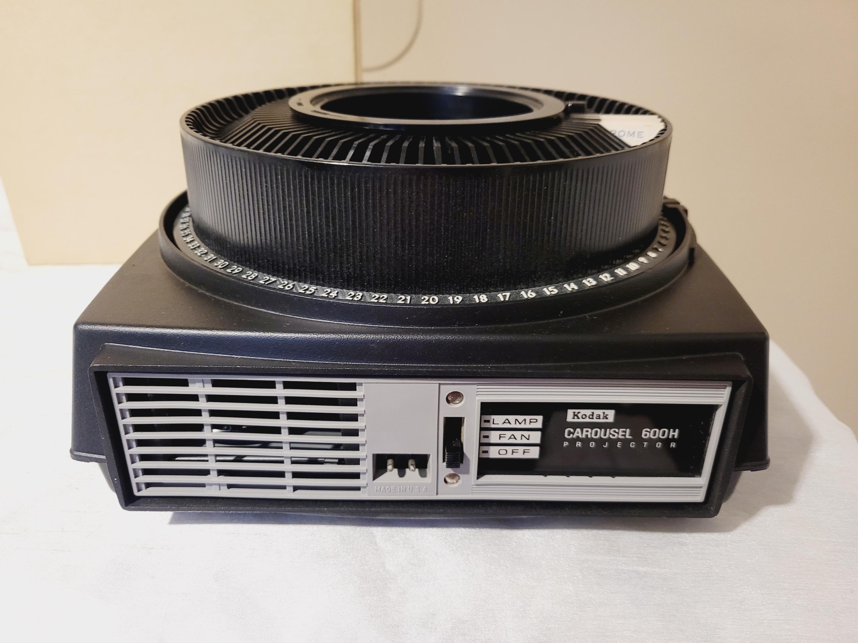 Kodak 600 Carousel Slide Projector With Carousel Original