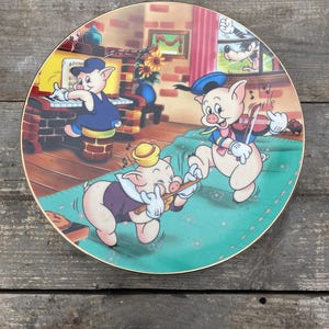 Plato de Los Tres Cerditos de Kenleys – Clásico de dibujos animados de Disney de 1933 – Decoración de pared vintage para habitación infantil – Regalo de coleccionista de El Lobo Feroz