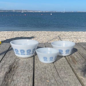 Vintage Federal Glass Mixing Bowls Set – Blue Sunflower Pattern Milk Glass 1960s 70s Kitchenware