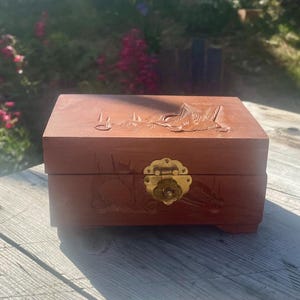 Vintage Chinese Carved Wooden Jewellery Box with Mirror & Red Lining – 1960s