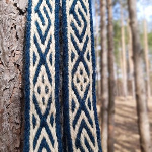 Hallstatt, gemist gat, kaartweven, volkskleding, tablet weven wollen riem, Vikingtuniek, middeleeuws kostuum, re-enactment, Vikingriem