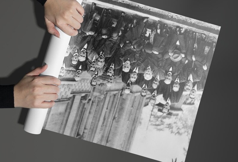 Puede incluir: Un letrero de madera hecho a mano con la palabra "Welcome" en una fuente juguetona. El letrero pintado de blanco tiene un acabado envejecido y un peque&ntilde;o coraz&oacute;n decorativo. Perfecto para a&ntilde;adir un toque r&uacute;stico a la entrada.