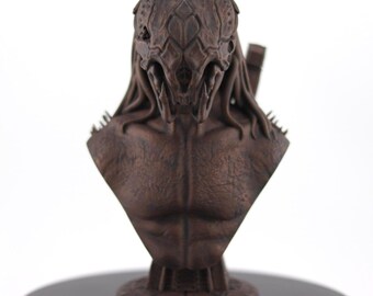 Feral Predator Bust: Hand Painted Sci-Fi Collectible Alien Hunter Statue Gamer Room Decor Gift