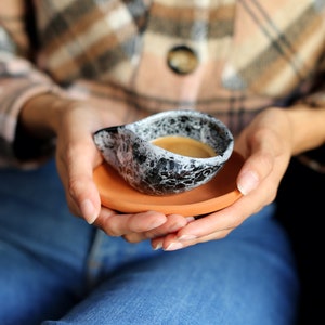 Egloo – Ceramic espresso cups whith saucer, Handcrafted in Ceramic, Set of 2 Modern Espresso Cups, Unique Design for a Couple Gift.