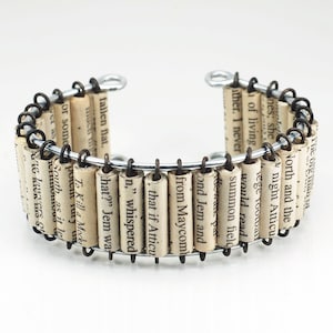 To Kill a Mockingbird Jewelry- Upcycled Paper Bead Chunky Cuff Bracelet, Buch-Liebhaber-Geschenk, Literatur, Literatur, Bücherwurm, Harper Lee, für Sie