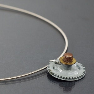 Guitar Steampunk Jewelry- Collana di corde per chitarra, Girocollo per orologio in ottone e argento, Industriale, Grunge, Alternativo, Post apocalittico, Emo