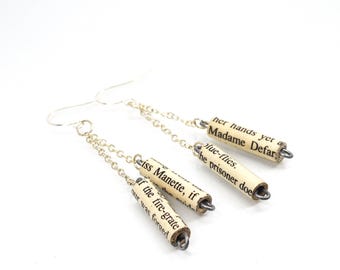 Pendientes de Historia de dos ciudades - Pendientes de cadena de Charles Dickens, joyería de cuentas de papel reciclado, regalo para amantes de la lectura, literatura inglesa.