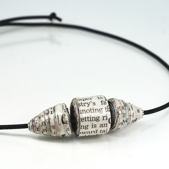 Upcycled periódico collar cuentas joyería del periódico - Etsy España