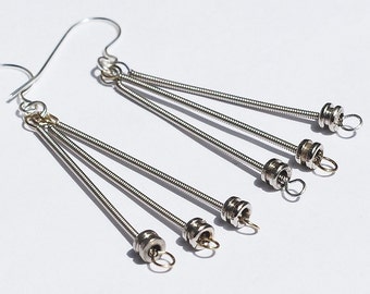 Pendientes de cuerda de guitarra reciclada - Joyería de cuerda de guitarra con extremo de bola plateada, joyería musical, regalo para guitarristas, regalo para profesores de guitarra, guitarrista