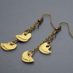Boucles d’oreilles Steampunk - Pièces d’horloge en laiton recyclées, Moderne, Industriel, Boucles d’oreilles en chaîne, Bijoux contemporains, Grunge, Unique, Post Apocalyptique image 2