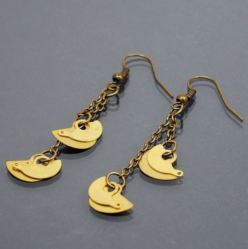 Boucles d’oreilles Steampunk - Pièces d’horloge en laiton recyclées, Moderne, Industriel, Boucles d’oreilles en chaîne, Bijoux contemporains, Grunge, Unique, Post Apocalyptique image 4