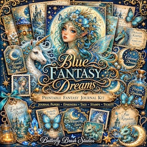 Puede incluir: Una composición de arte digital titulada "Blue Fantasy Dreams" que presenta una ilustración central de un hada con cabello y alas azules. La imagen incluye varios elementos de fantasía como un unicornio, mariposas y componentes de un kit de diario.