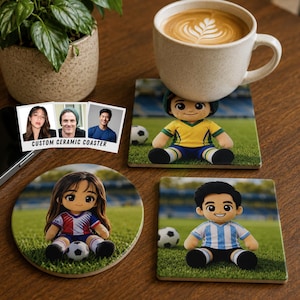 カスタム写真入りサッカーぬいぐるみセラミックコースター、名前入りパーソナライズドフットボールファンギフト、ドリンクマット、コーヒーテーブル装飾、誕生日プレゼント