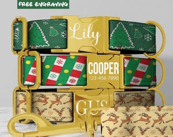 Puede incluir: Tres collares para mascotas con hebillas de metal dorado. El collar superior es verde con árboles de Navidad blancos. El collar central presenta rayas diagonales verdes, rojas y blancas con el texto COOPER 123-456-7890. El inferior tiene renos.