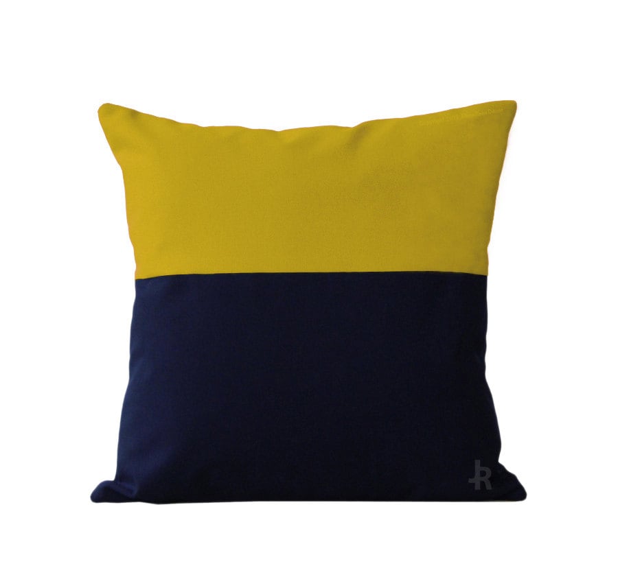 Outdoor Colorblock Pillow Cover - Yellow & Navy Par Jillianrenedecor Modern Home Decor Two Tone Summ