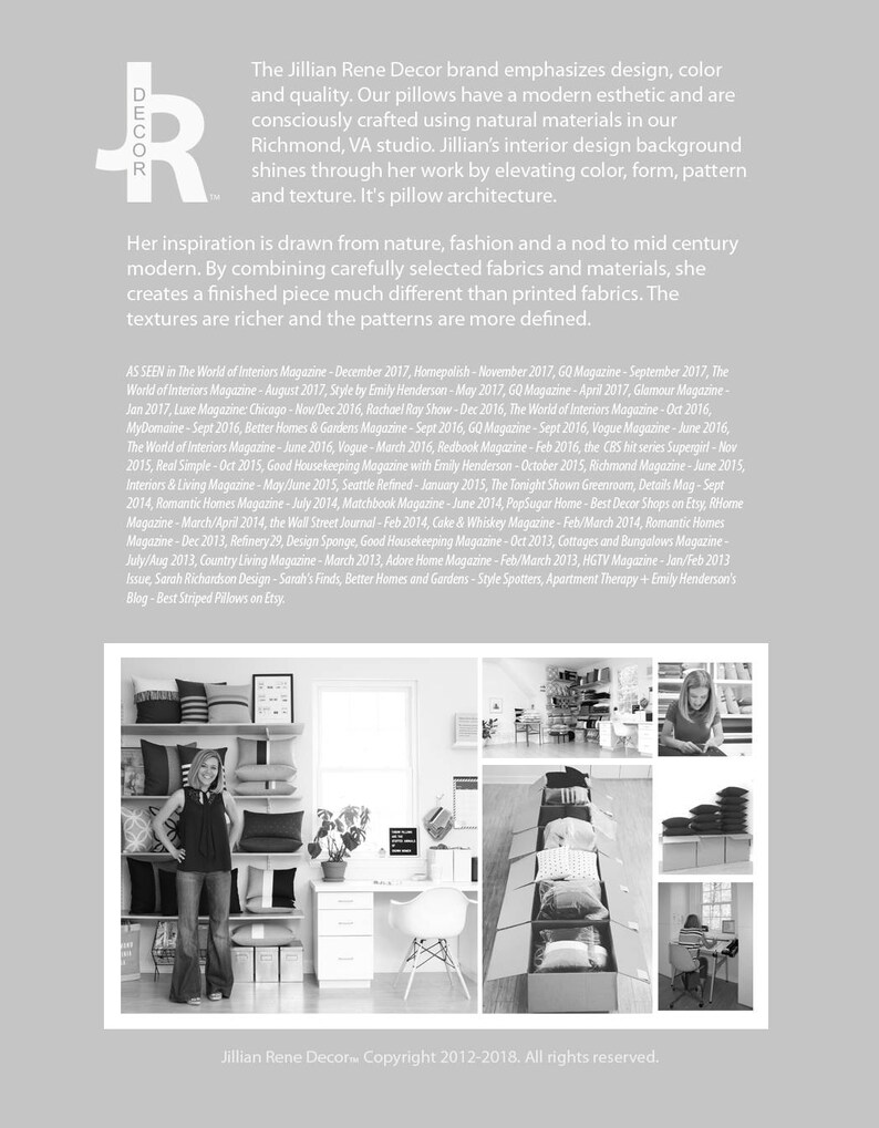 Puede incluir: Un collage fotogr&aacute;fico en blanco y negro de una mujer trabajando en su oficina en casa. La mujer est&aacute; de pie frente a un estante lleno de almohadas. El collage tambi&eacute;n muestra almohadas que se empaquetan y env&iacute;an. El texto "Jillian Rene Decor. Copyright 2012-2018. All rights reserved." est&aacute; en la parte inferior de la imagen.