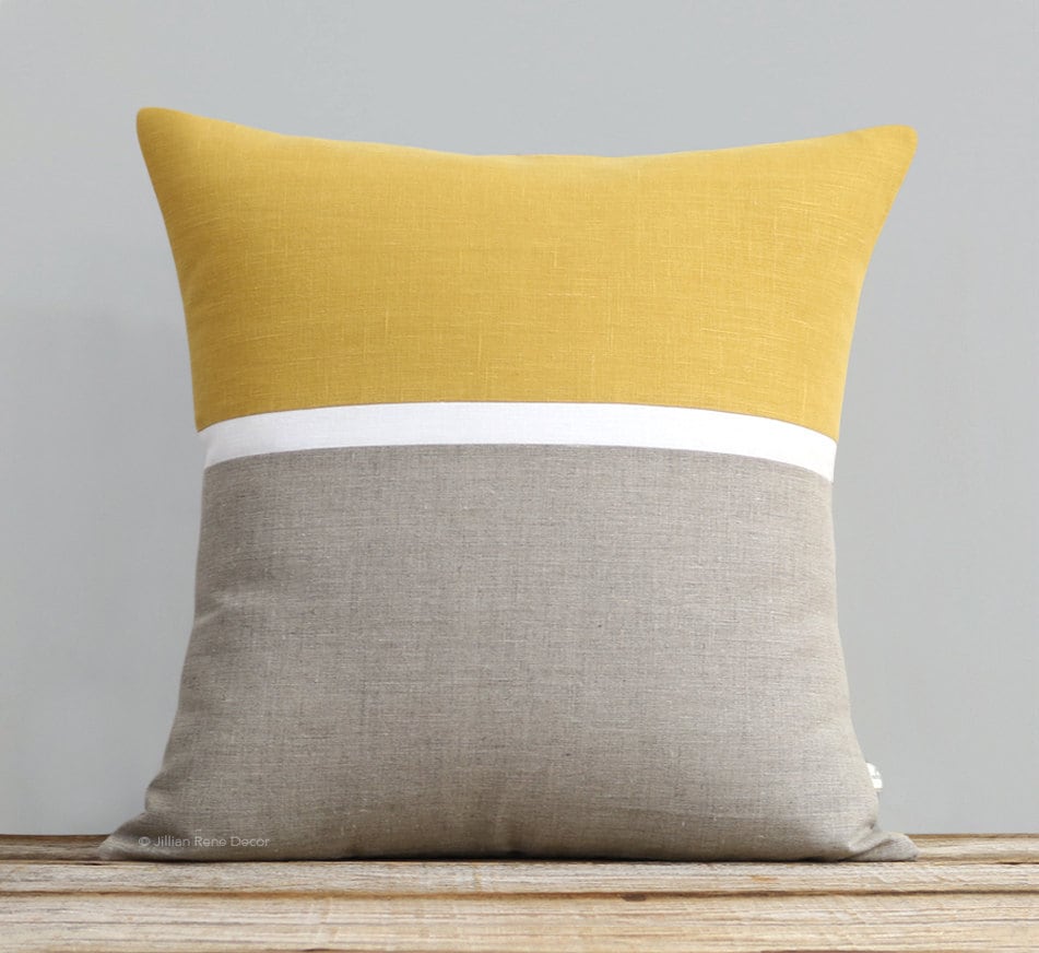 Horizon Line Pillow Cover in Squash Yellow, Crème et Rayures de Lin Naturel Par Jillianrenedecor, Mo