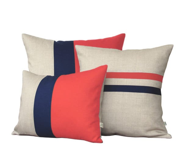 Colorblock Stripe Pillow Set - Ensemble d'oreillers Rayés Coral & Navy et Color Block Par Jillianren