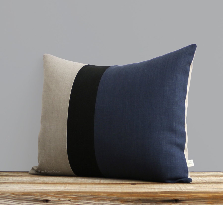 Housse d'oreiller Colorblock Bleu Marine, Noir et Naturel | 16x20 Par Jillianrenedecor, Moderne, Déc