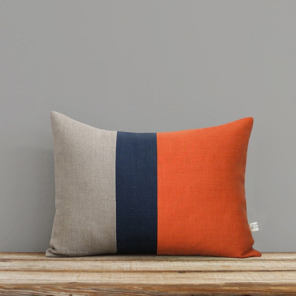 Orange Spice Colorblock Pillow con Navy e Natural Linen Stripes di JillianReneDecor (12x16) Modern Home Decor - Stripe Trio Pumpkin Koi