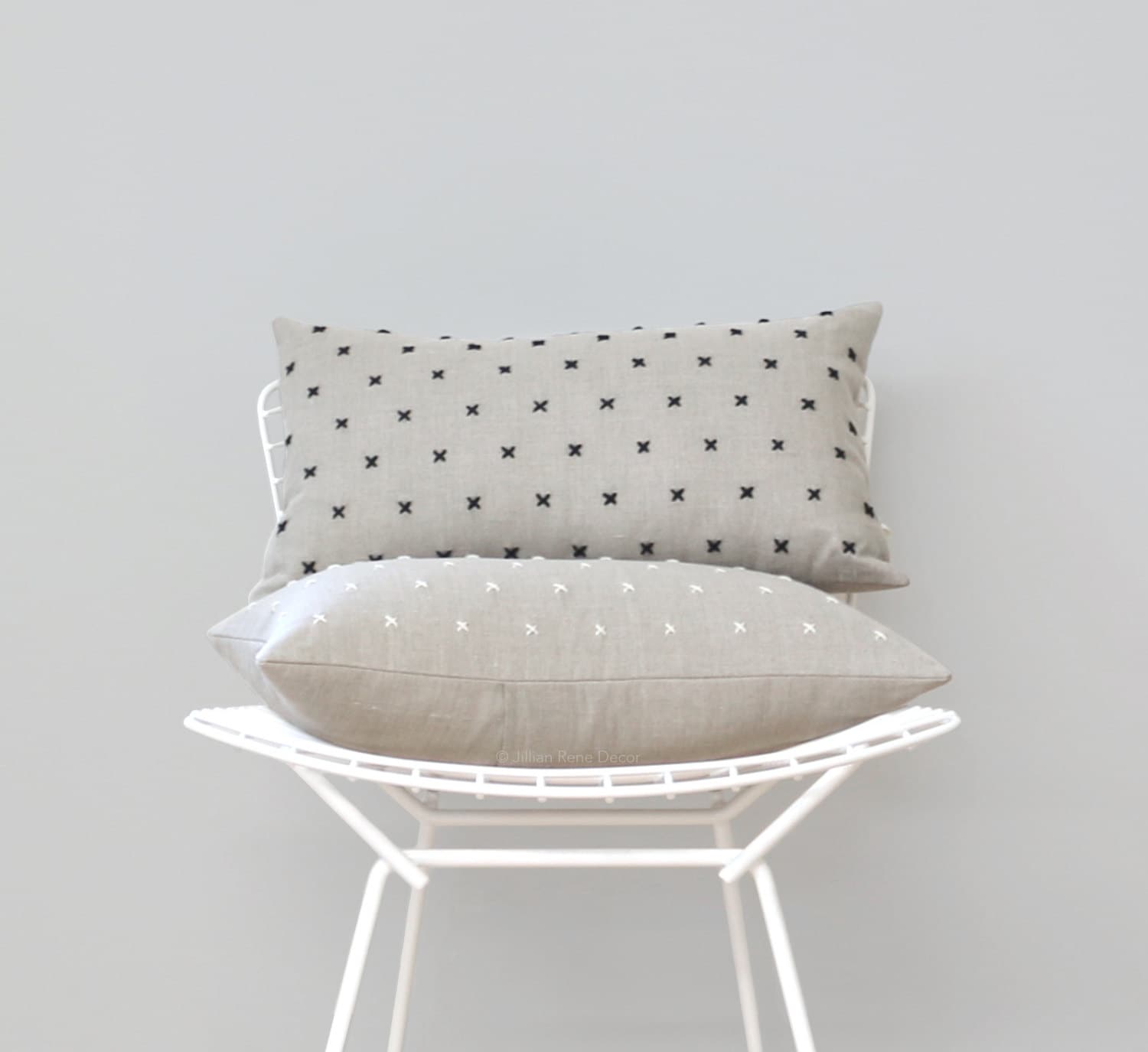 Custom Decorative Cross Stitch Pillow Cover - Hand Stitched X Pattern Natural Linen Par Jillianrened