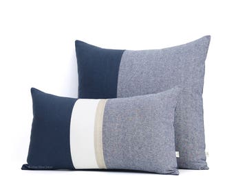 Housse d’oreiller Navy Chambray (Set de 2) 12x20 Gold Stripe et 20x20 Colorblock - Décoration intérieure moderne par JillianReneDecor - Oreillers nautiques