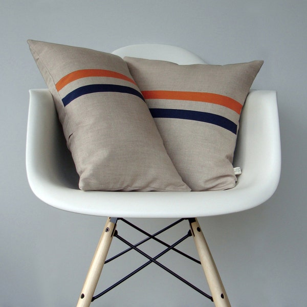 Orange und Marine Gestreiftes Kissen Set | (12x20) und (16x16) von JillianReneDecor | Moderne Wohndekoration
